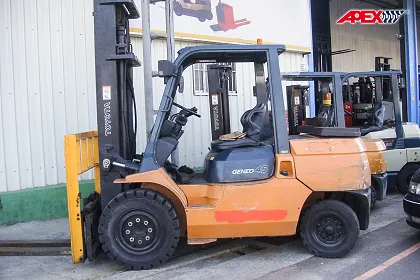 When Should You Change Your Forklift Solid Tires?